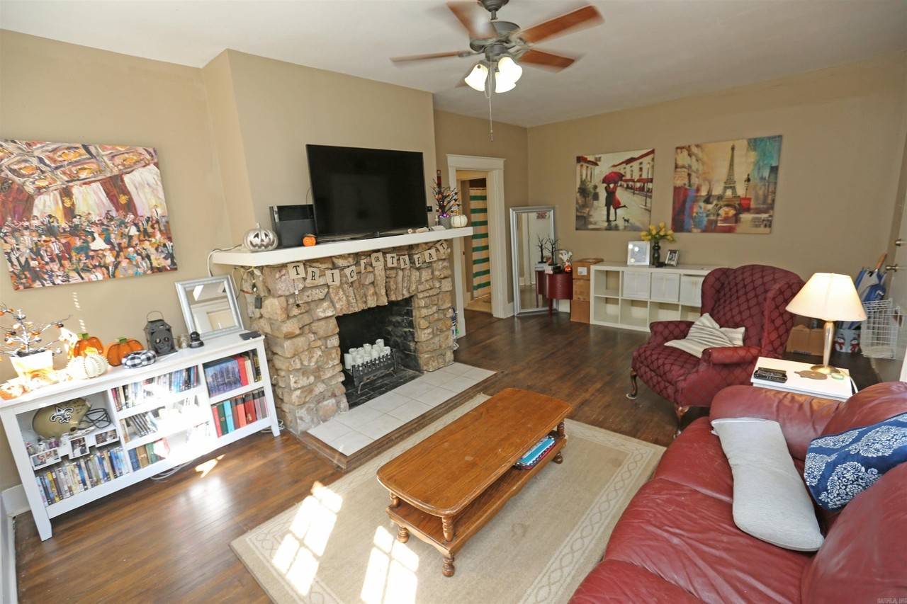 820 N Spruce St - Photo 3 of 22