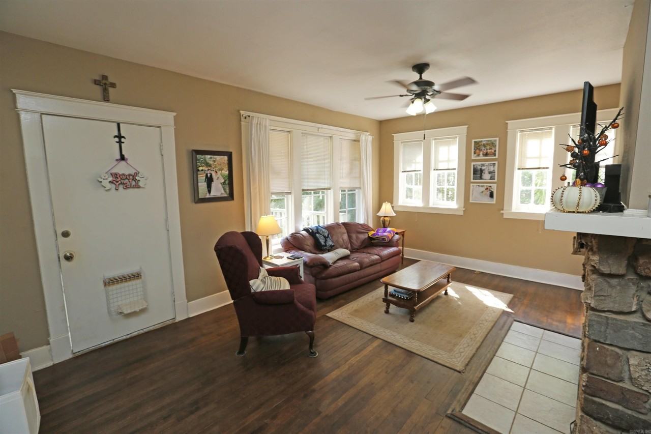 820 N Spruce St - Photo 5 of 22
