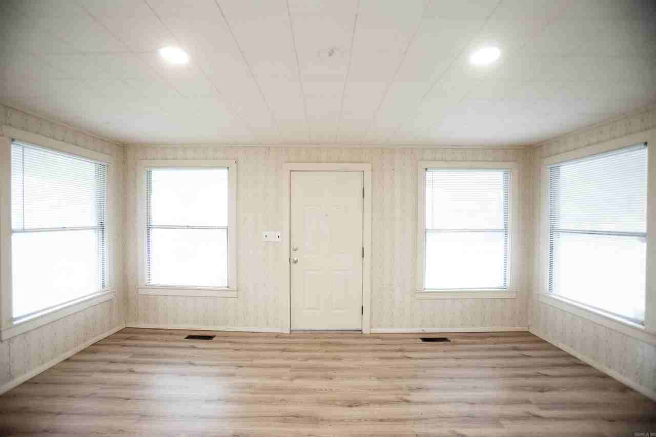 5821 Roundtop Dr - Photo 3 of 15