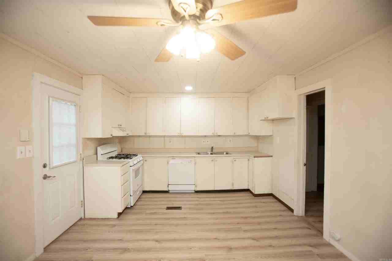 5821 Roundtop Dr - Photo 6 of 15