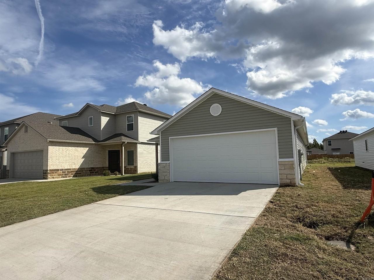 112 Lucy Ln - Photo 2 of 18