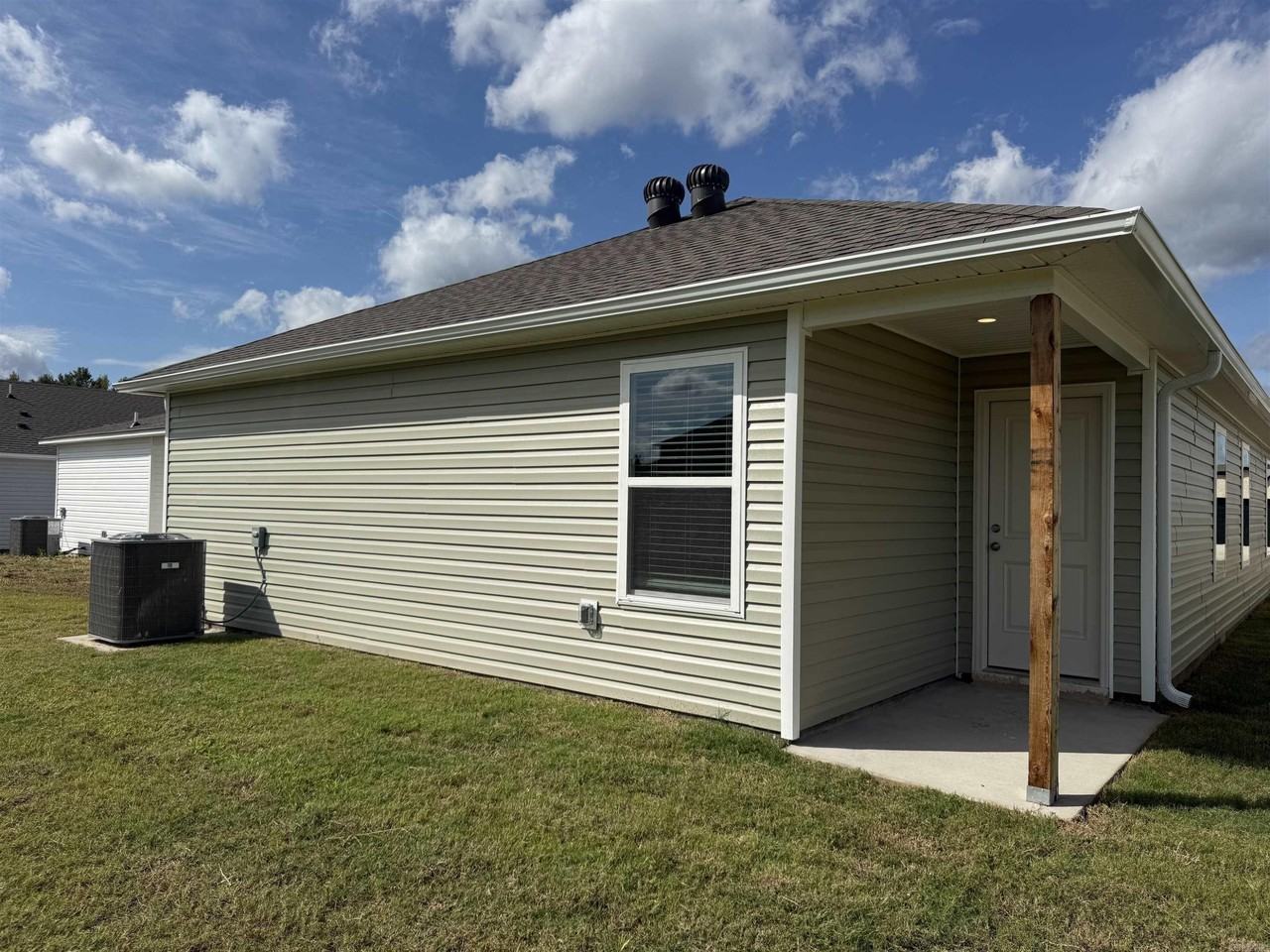 112 Lucy Ln - Photo 3 of 18
