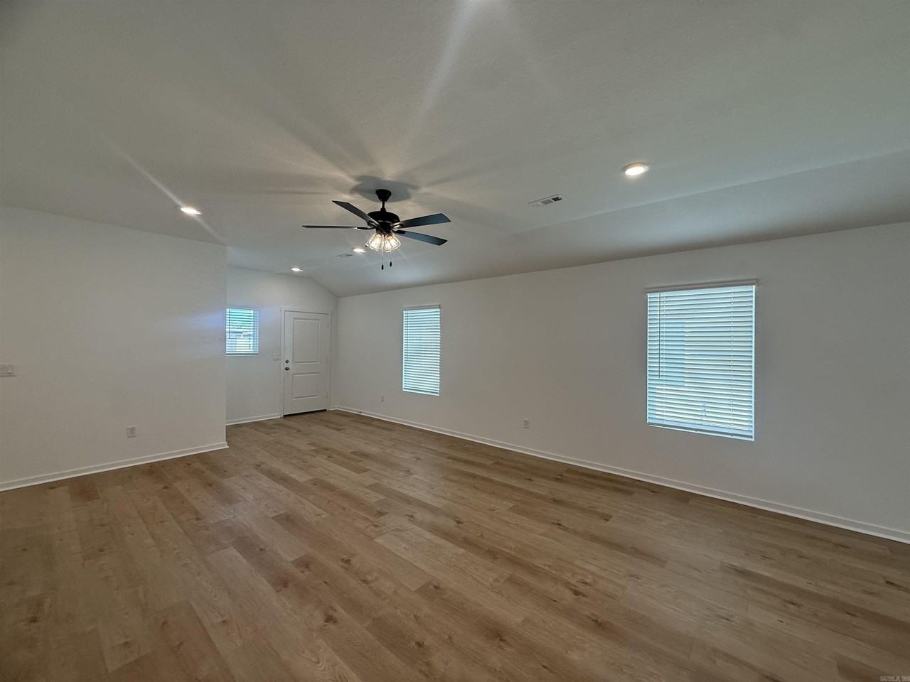 112 Lucy Ln - Photo 4 of 18