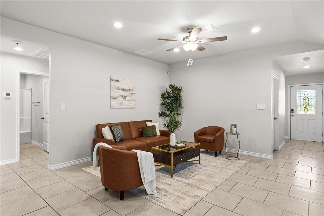 7618 Cowboy Trail Ln - Photo 3 of 23