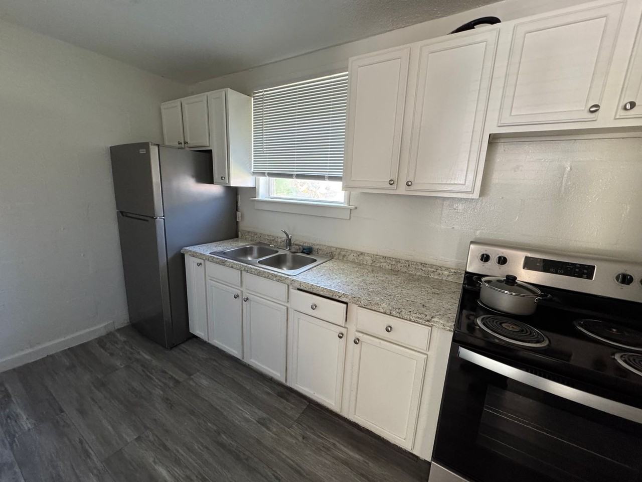 809 Mcgee St Ne - Photo 2 of 7