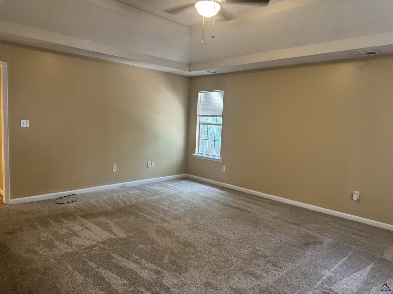 136 Oscar Ct - Photo 2 of 13