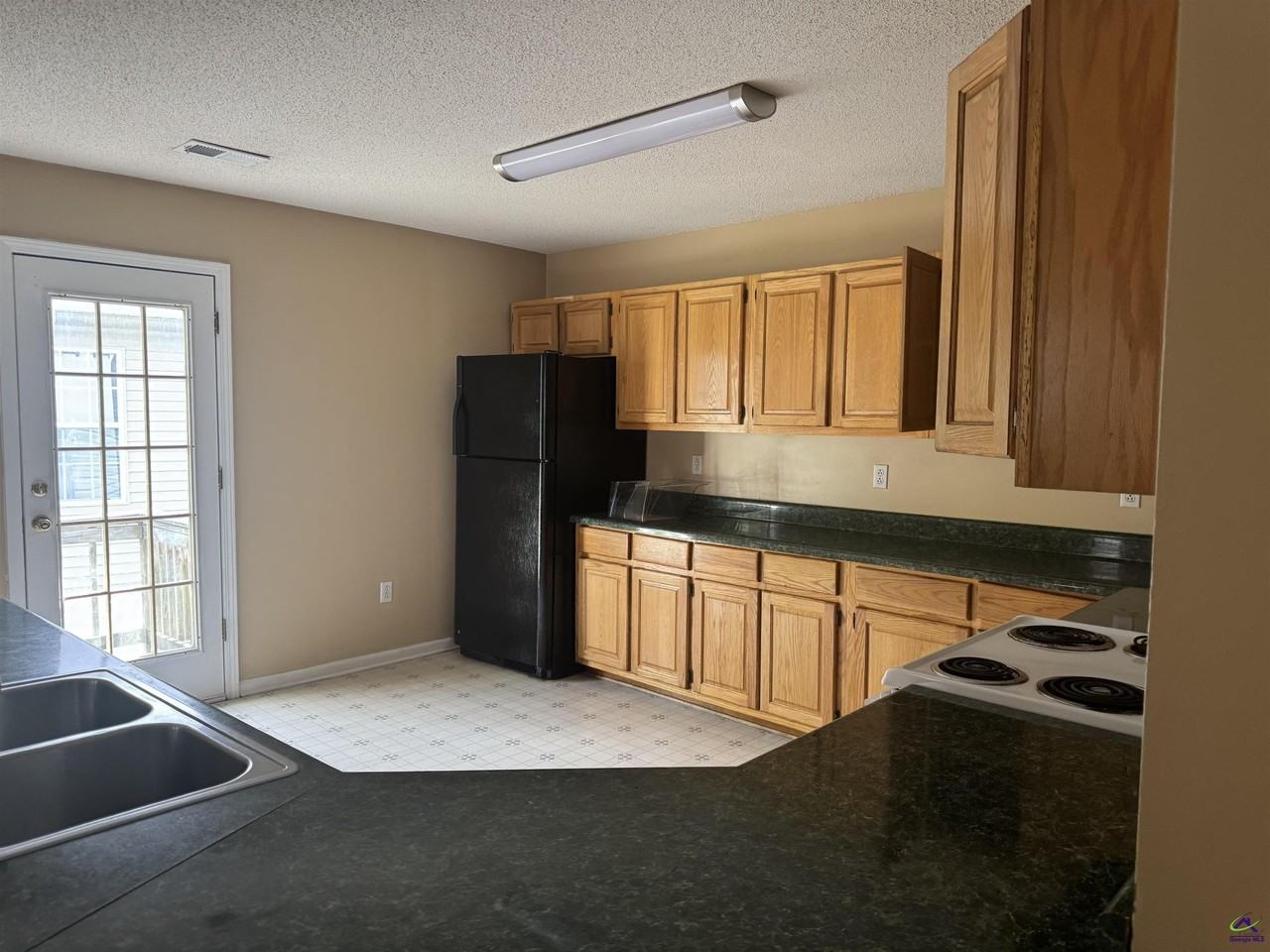 136 Oscar Ct - Photo 3 of 13