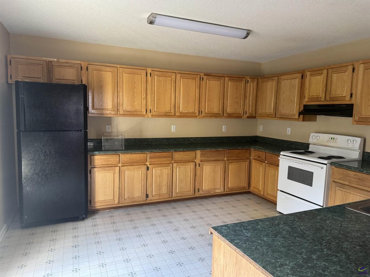 136 Oscar Ct - Photo 5 of 13