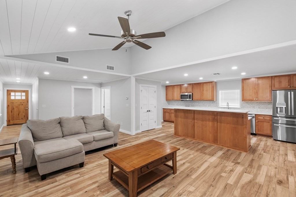 501 S Olive St - Photo 3 of 9