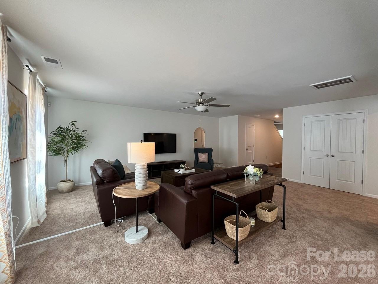 557 Belcaro Dr - Photo 5 of 30