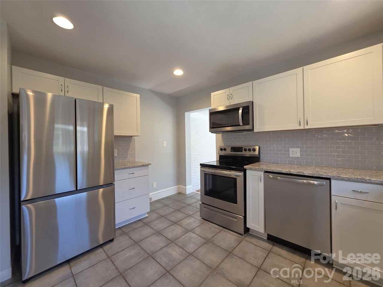 3520 Draper Ave - Photo 4 of 21
