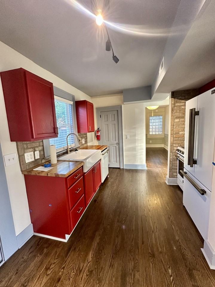 63 Grove St #B - Photo 6 of 11