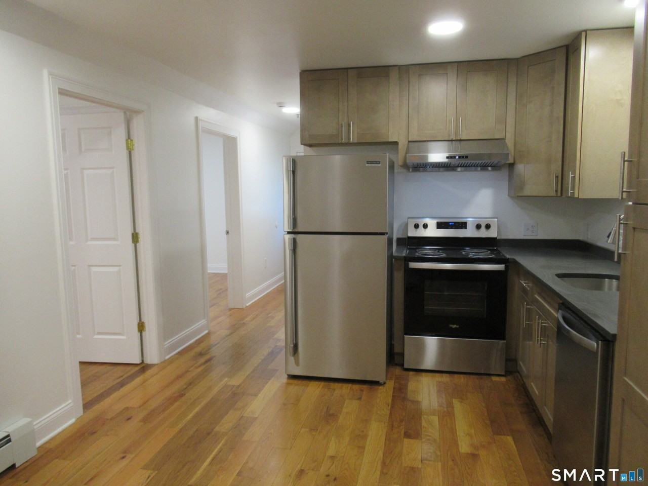 863865 Brewster St - Photo 5 of 15