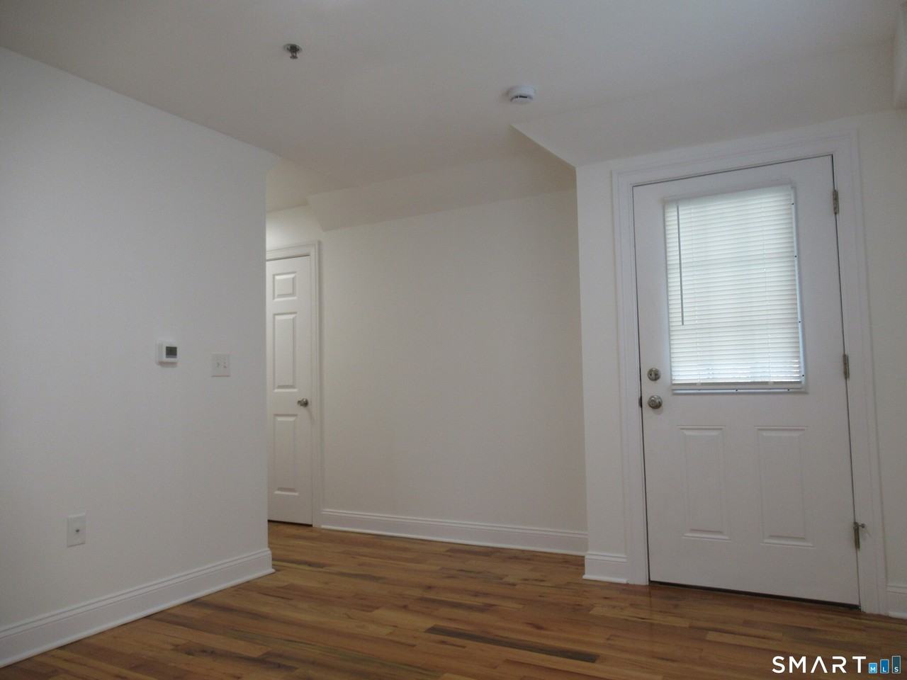863865 Brewster St - Photo 6 of 15