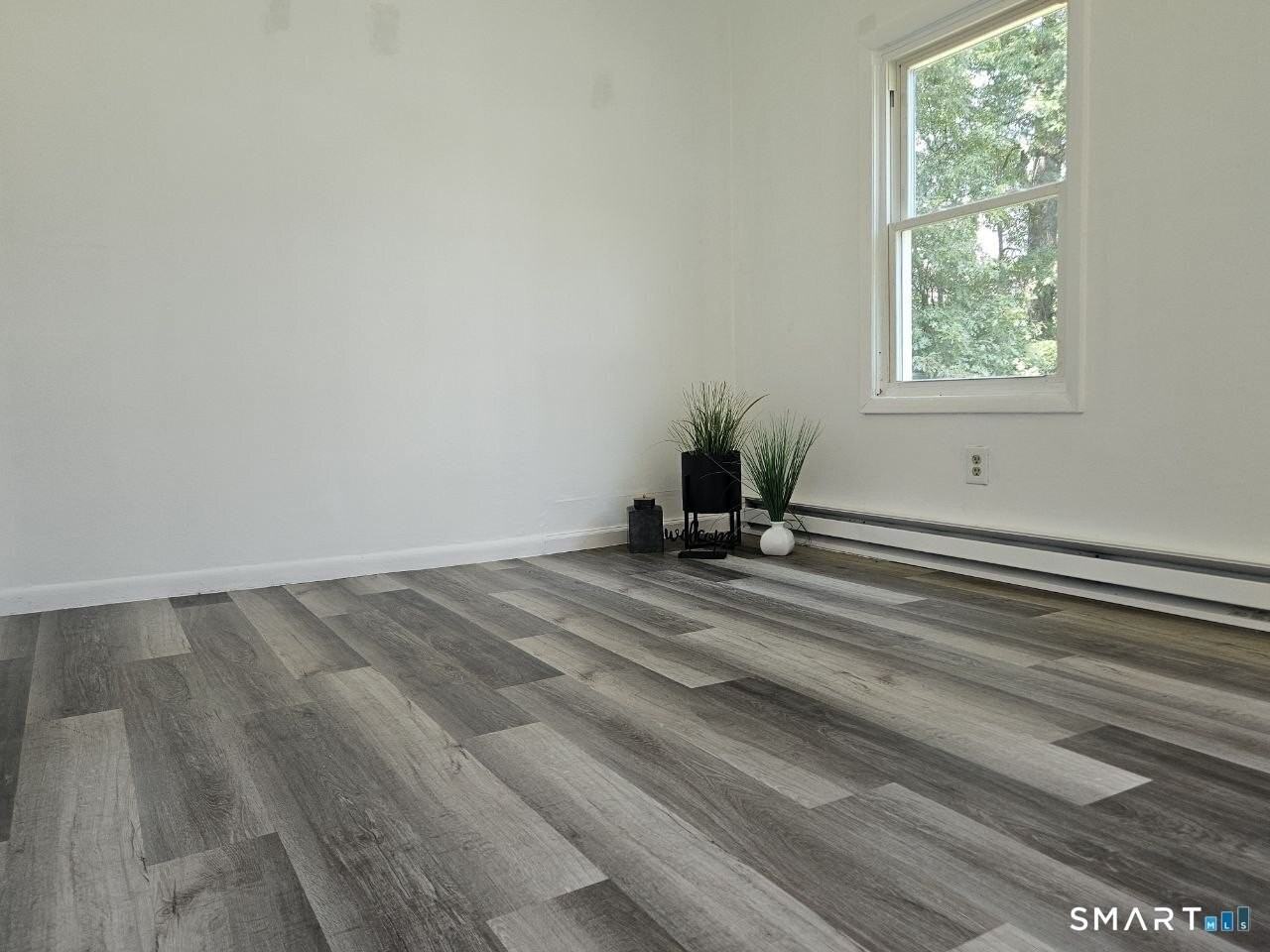 916 Middle St - Photo 6 of 17