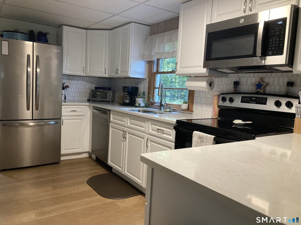 44 Liz Rd - Photo 2 of 15