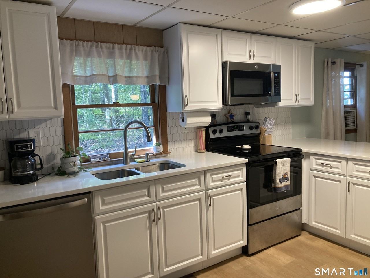 44 Liz Rd - Photo 5 of 15
