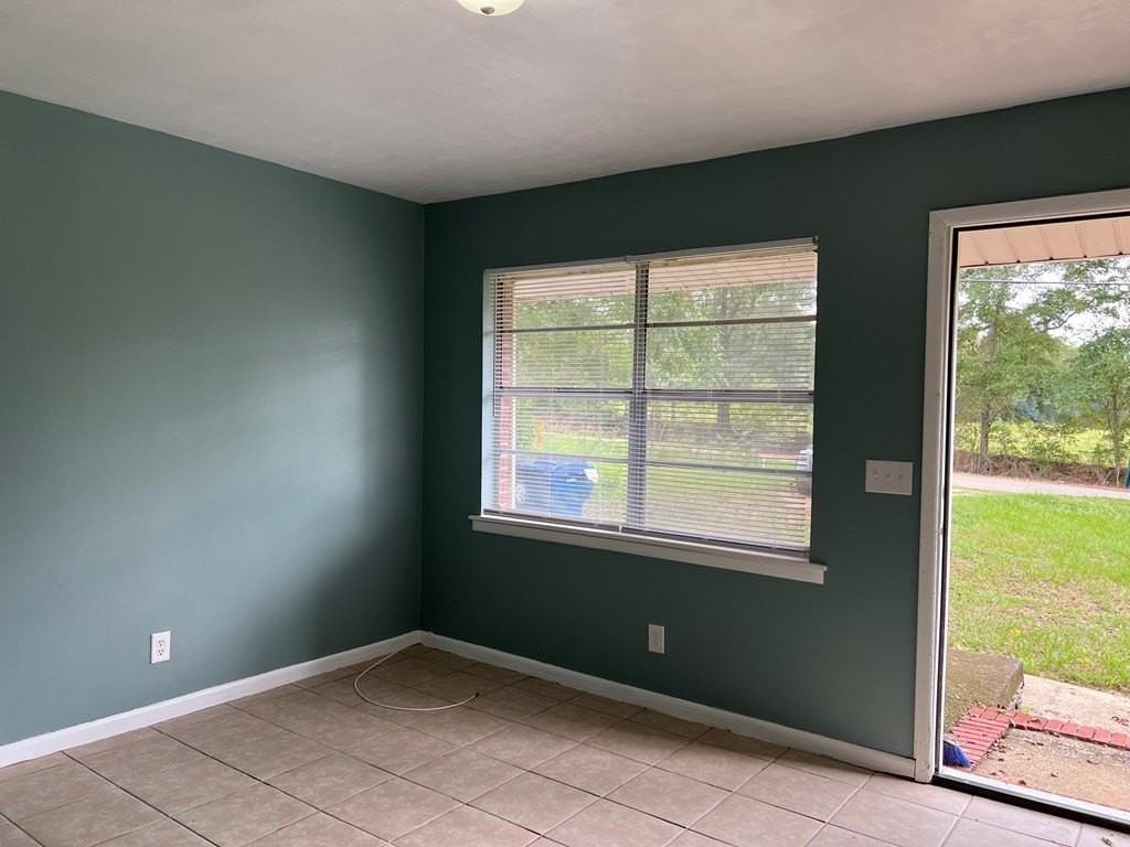 4435 Glen Lawrence Rd - Photo 3 of 10