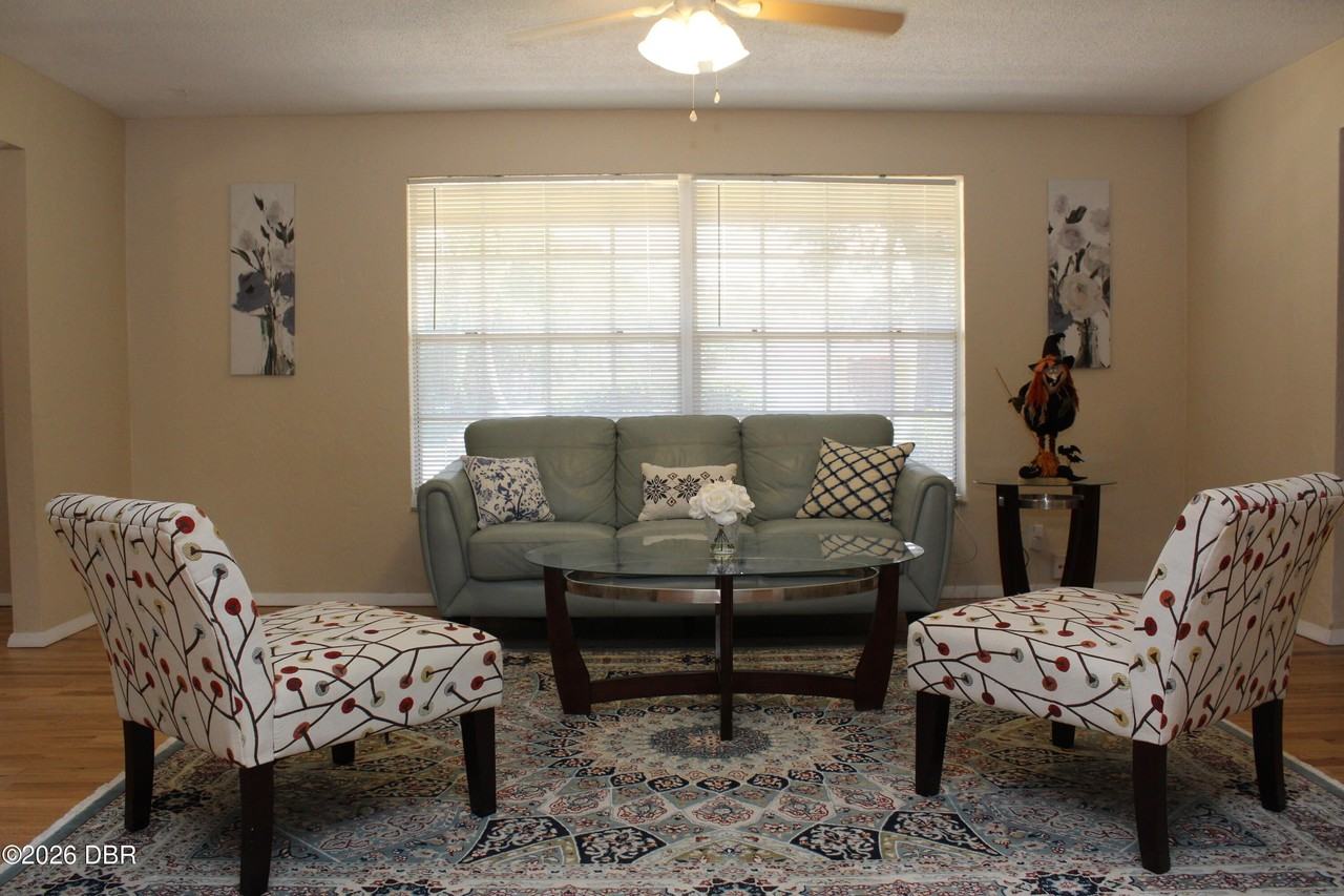 730 Lindenwood Cir E #E - Photo 3 of 15