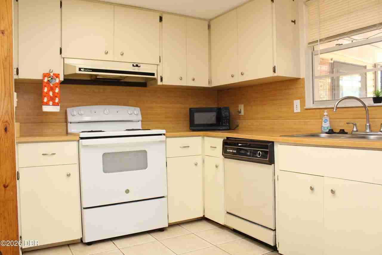 730 Lindenwood Cir E #E - Photo 5 of 15