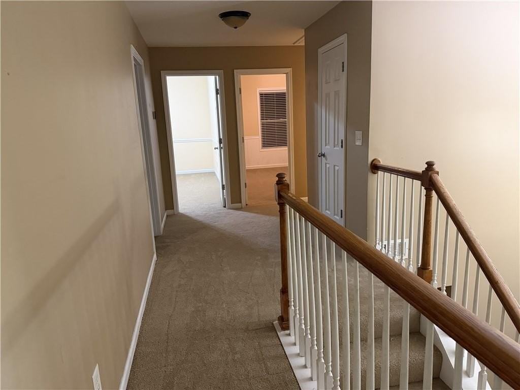 945 Tree Top Dr - Photo 3 of 10