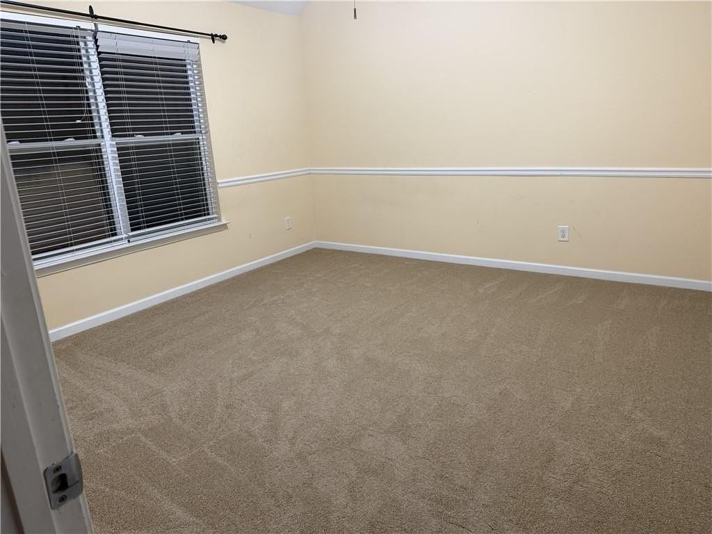 945 Tree Top Dr - Photo 5 of 10
