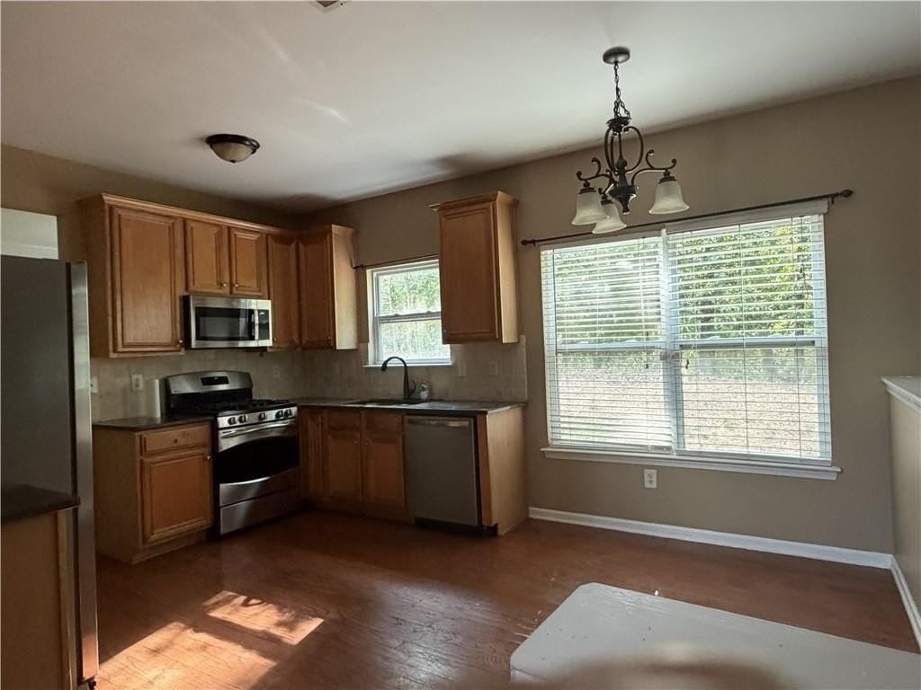 945 Tree Top Dr - Photo 6 of 10