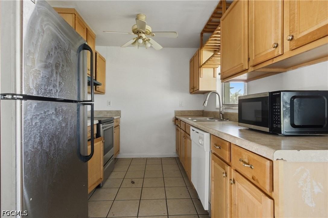 322 Ne 11th Pl - Photo 2 of 13