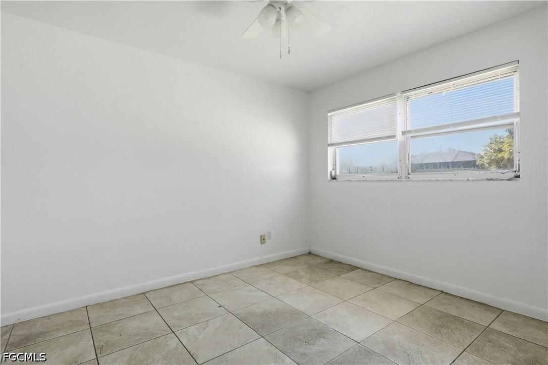 322 Ne 11th Pl - Photo 7 of 13