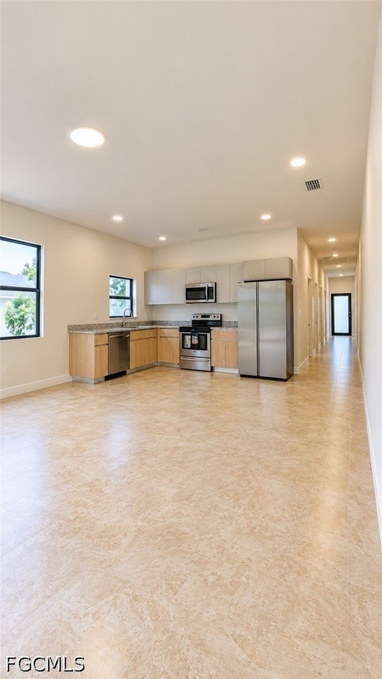 5615 10th Ave - Photo 5 of 18