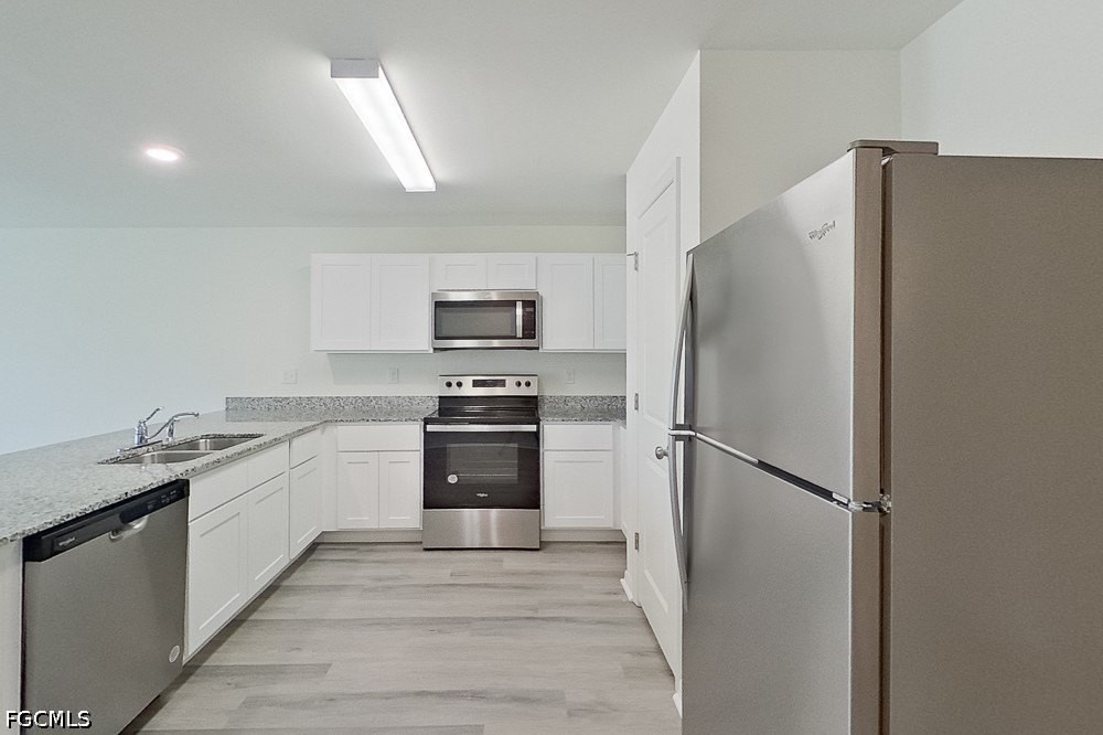 1128 Hayes Ave S - Photo 2 of 18