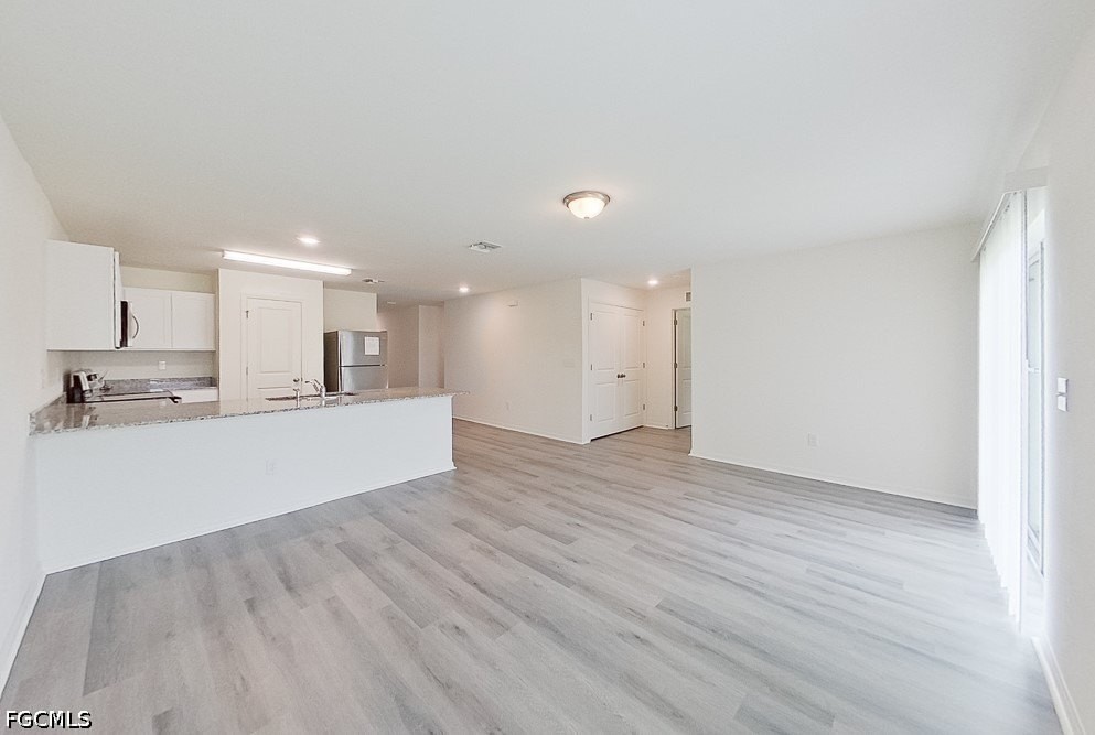 1128 Hayes Ave S - Photo 4 of 18