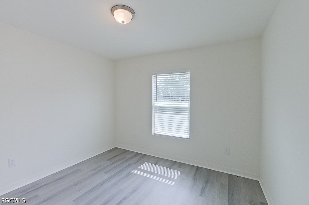 1128 Hayes Ave S - Photo 6 of 18