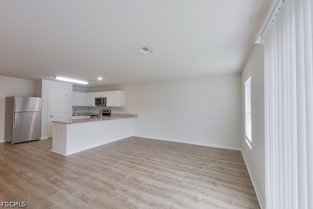 413 Western Ave S - Photo 4 of 18