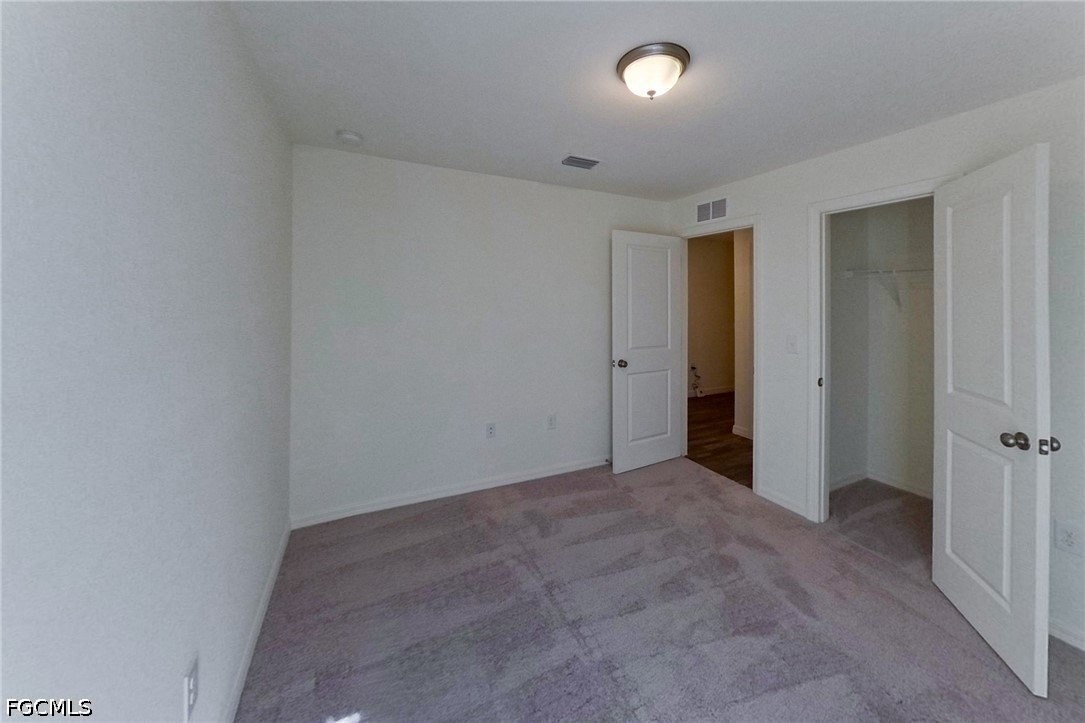 466 Norwood Ave S - Photo 5 of 18