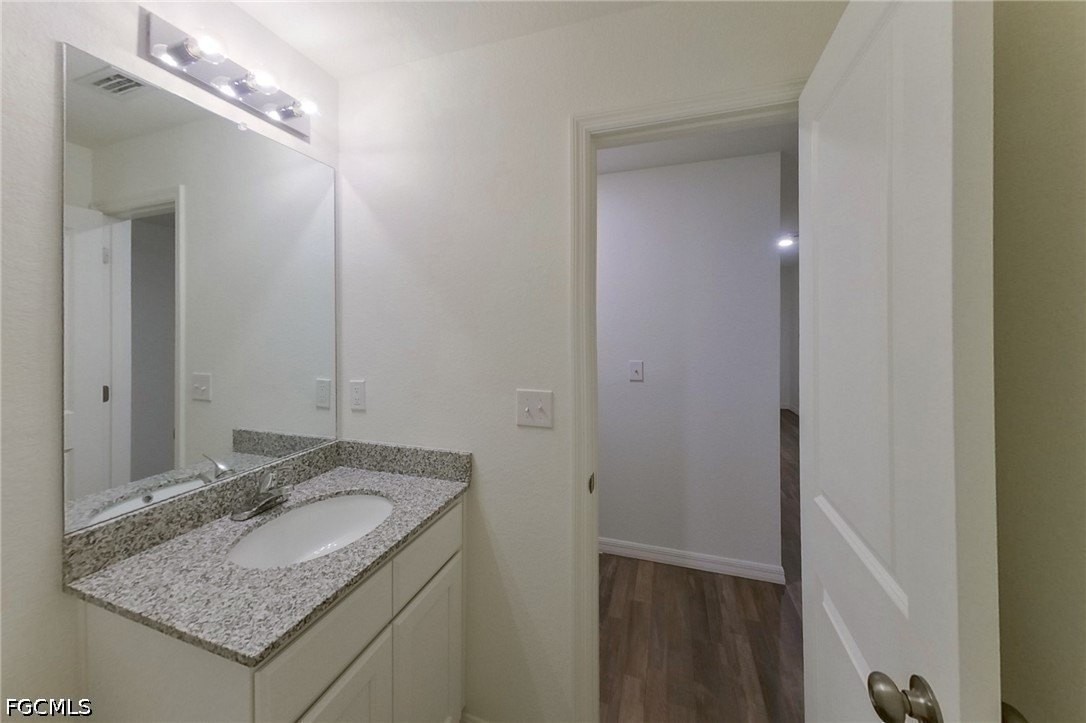 466 Norwood Ave S - Photo 6 of 18