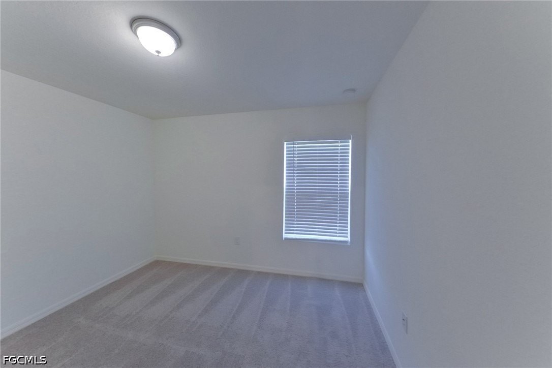 466 Norwood Ave S - Photo 7 of 18