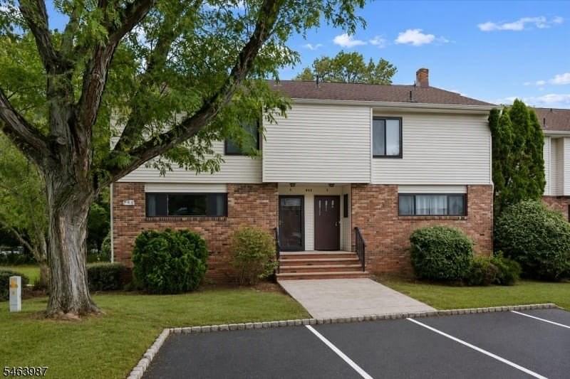 662 Marshall Rd Apt A - Photo 2 of 29