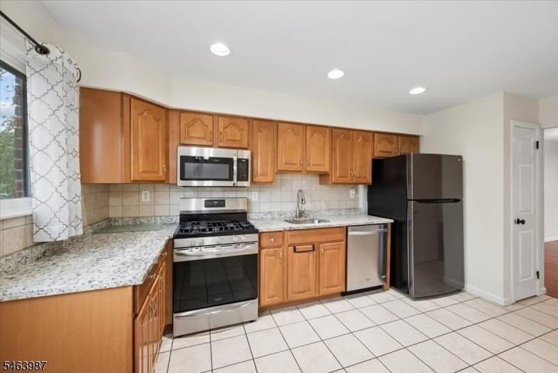 662 Marshall Rd Apt A - Photo 4 of 29