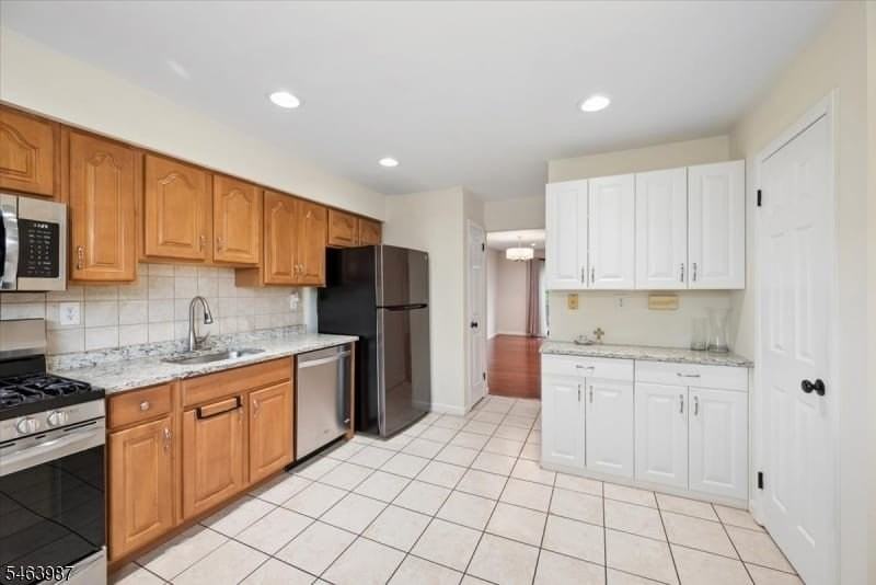 662 Marshall Rd Apt A - Photo 5 of 29