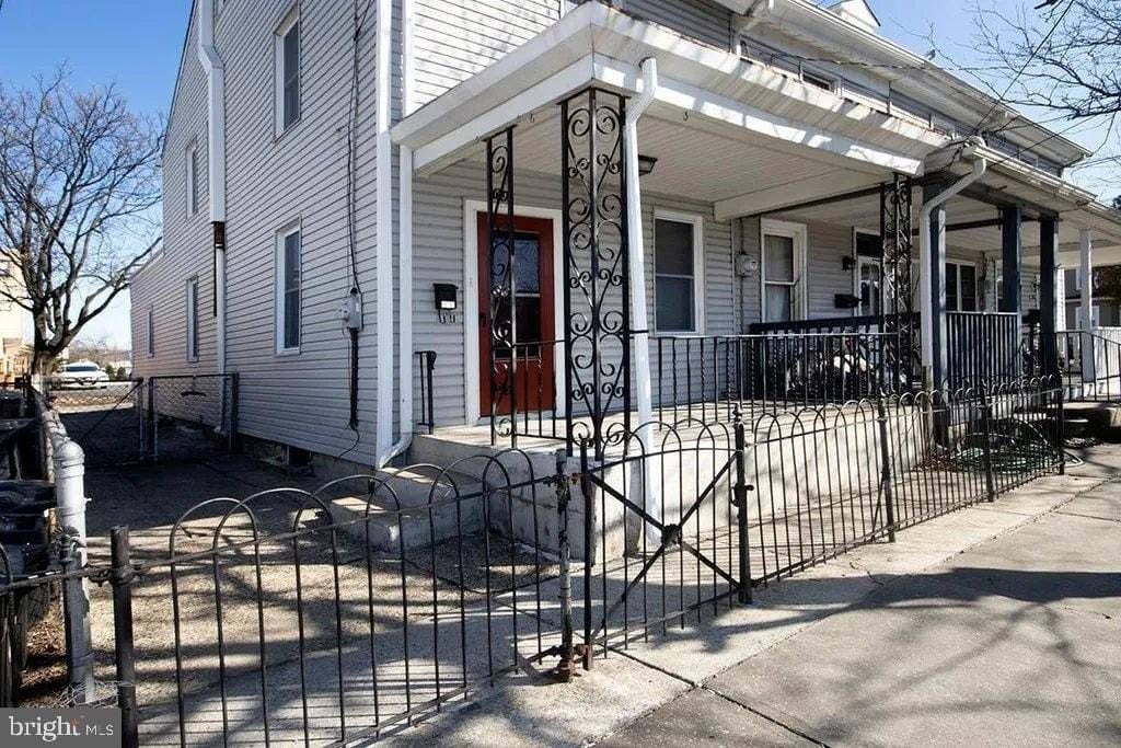 207 Somerset St - Photo 2 of 13