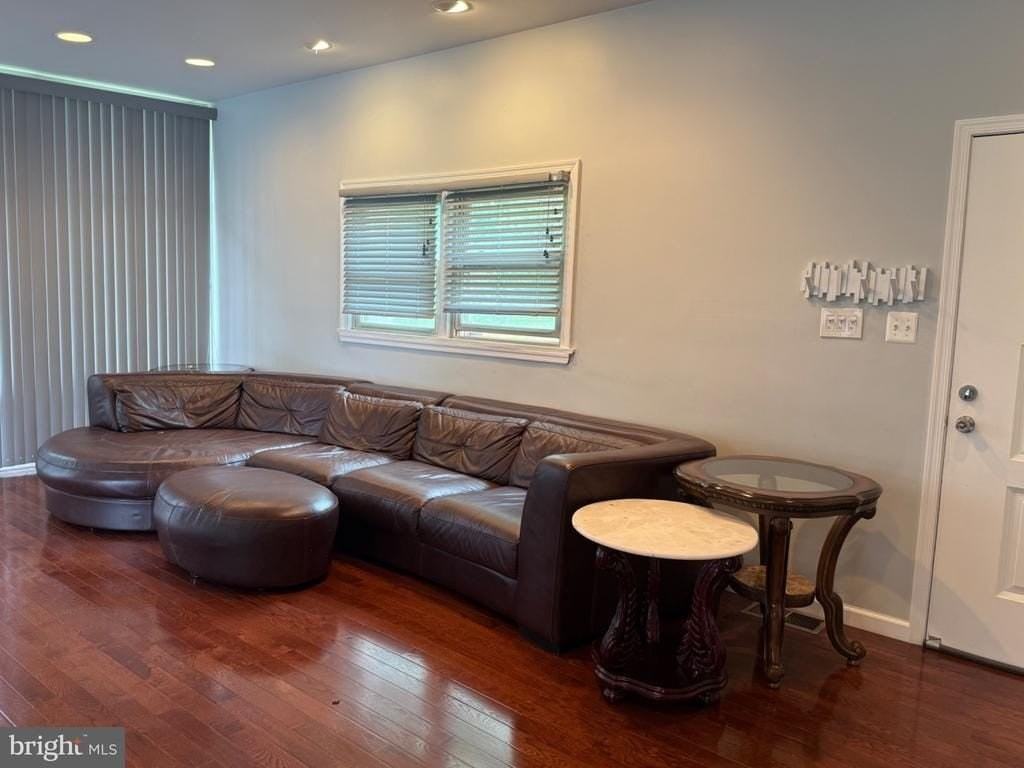 512 Haverford Ave - Photo 6 of 32