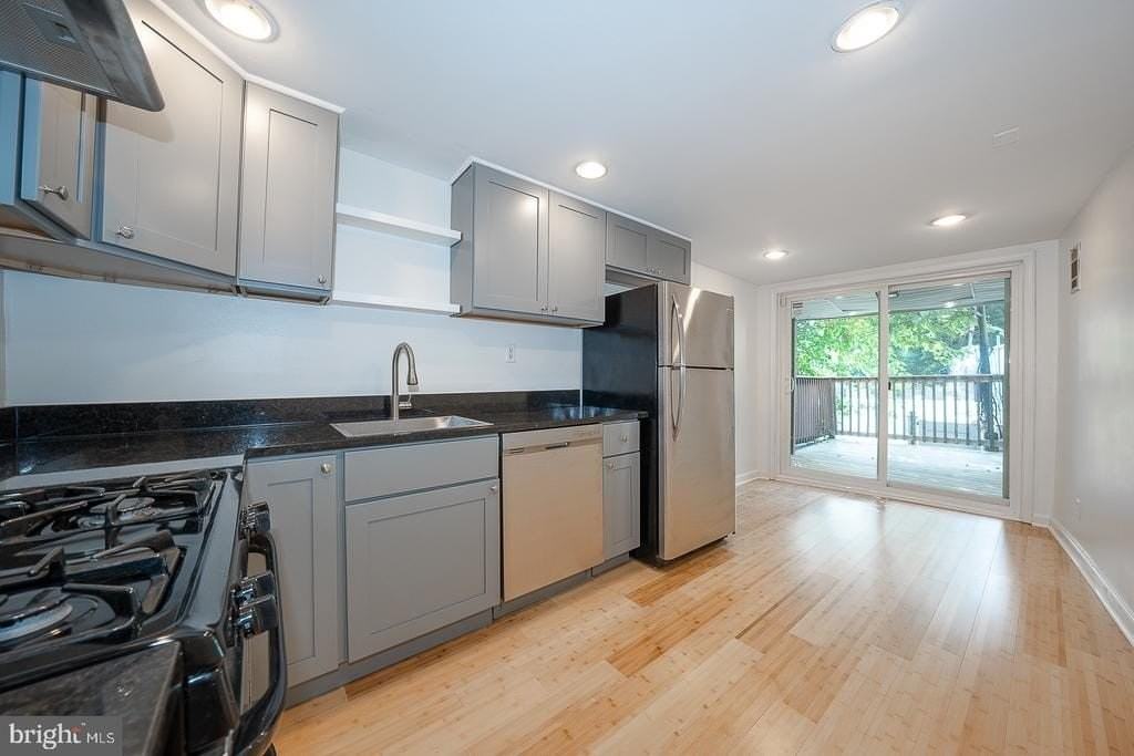 3621 Calumet St - Photo 7 of 21