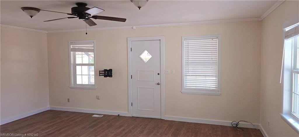 902 F St - Photo 2 of 13