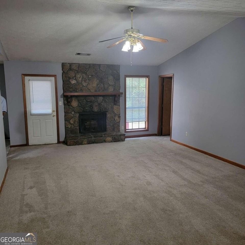 1548 Brandon Sq - Photo 2 of 12