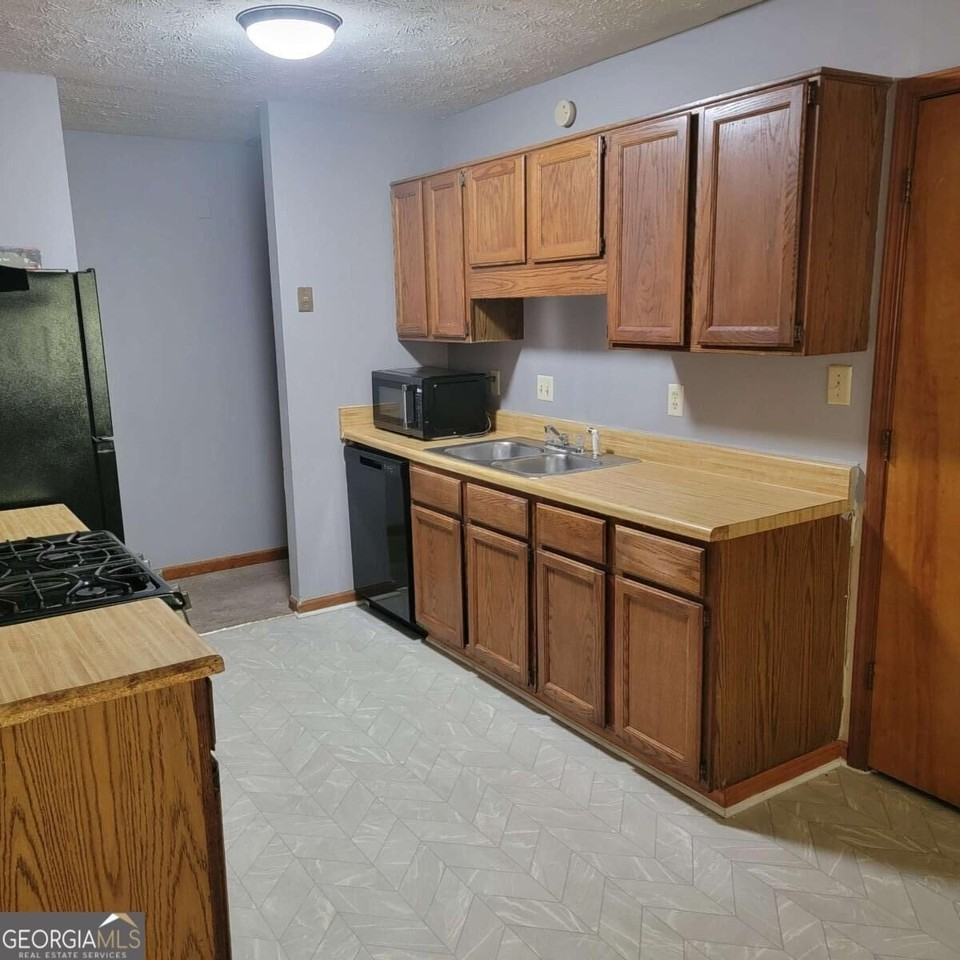 1548 Brandon Sq - Photo 3 of 12