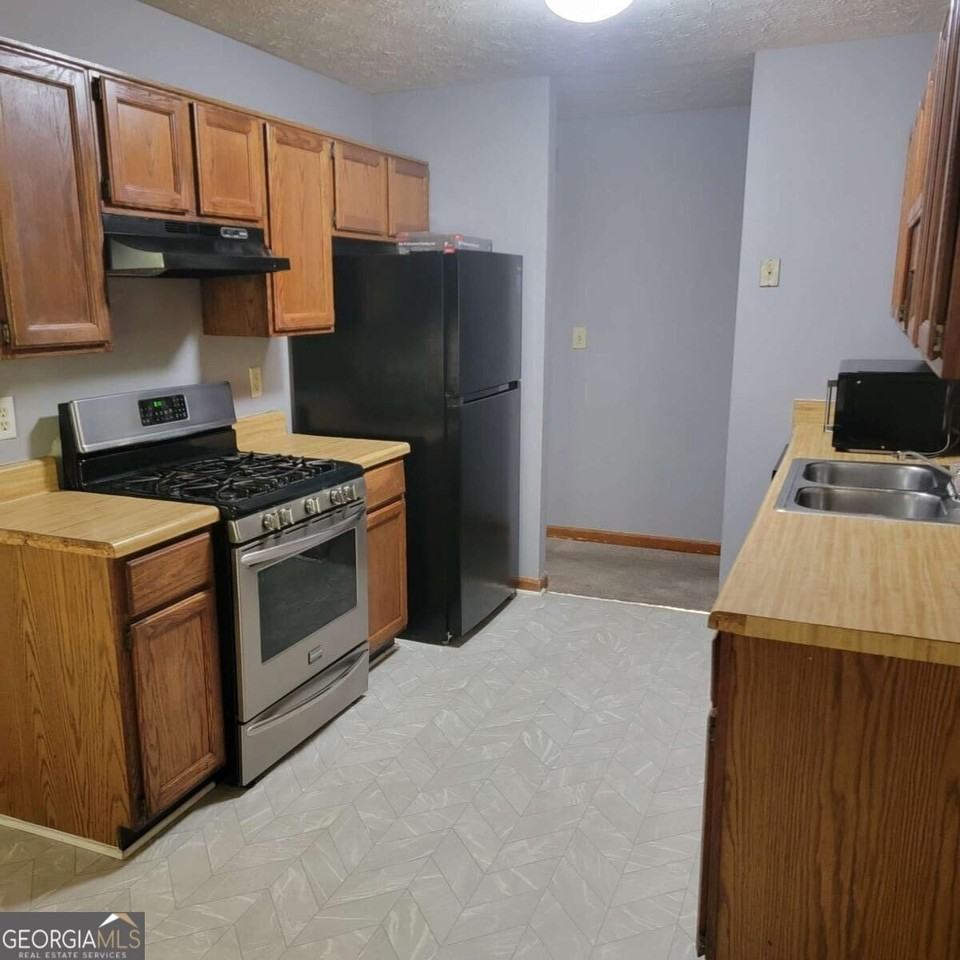 1548 Brandon Sq - Photo 4 of 12