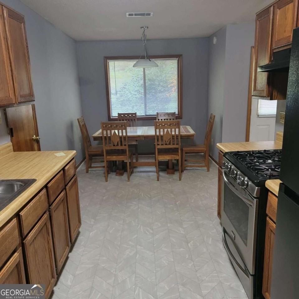 1548 Brandon Sq - Photo 5 of 12