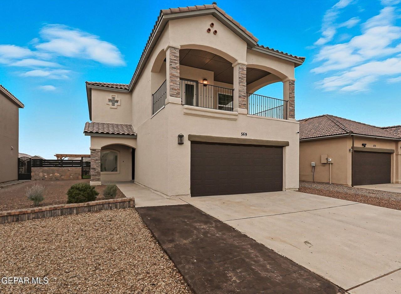 569 Lanner St - Photo 3 of 42