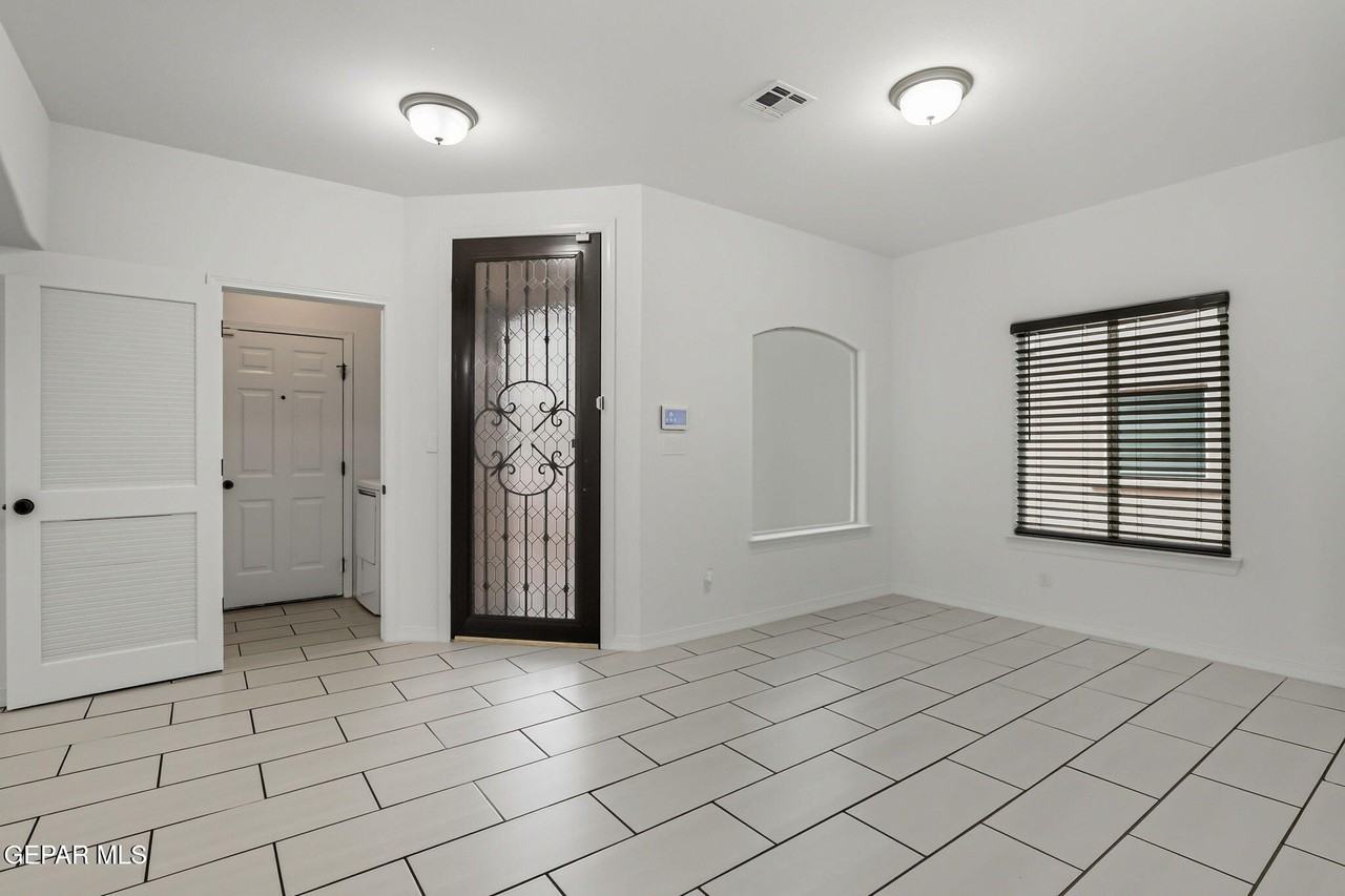 569 Lanner St - Photo 5 of 42